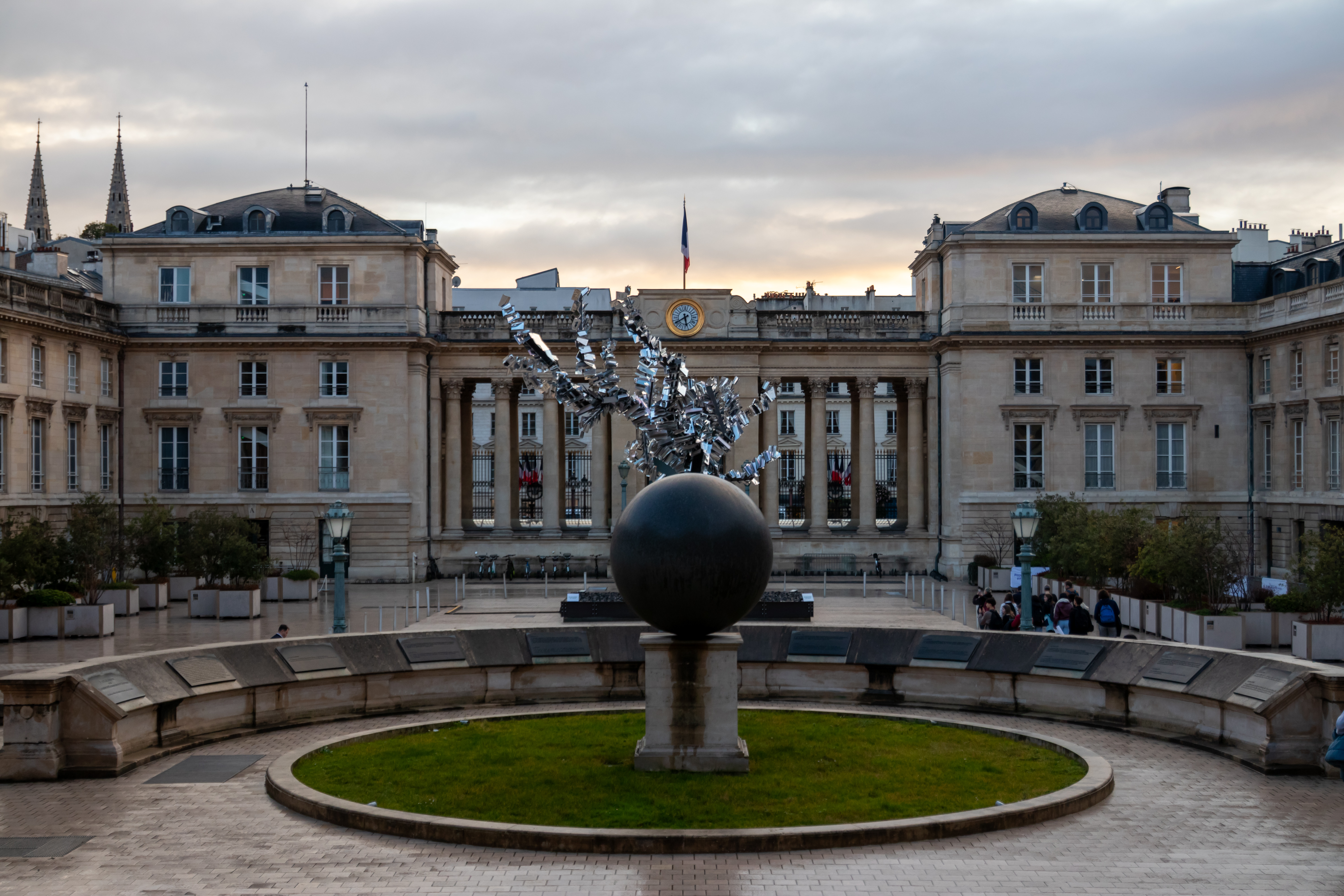 Cour de l'Assemblée Nationale à Paris
